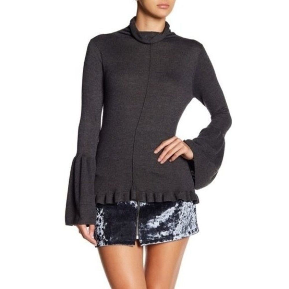 Haute Rogue Gray Turtleneck Flare Sleeve Turtleneck Pullover Sweater size Medium